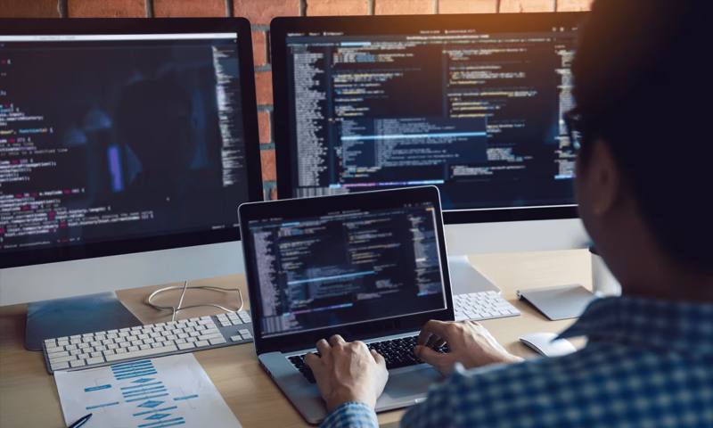 数据科学选型:R与Python如何赋能琼结县网站建设?